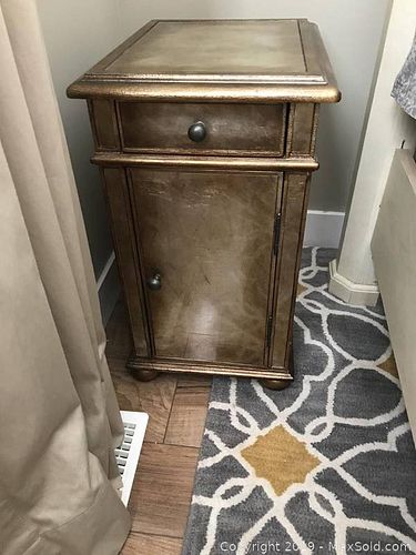 Lot #0293 (1 of 8)