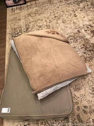Lot #0319 (1 of 5)