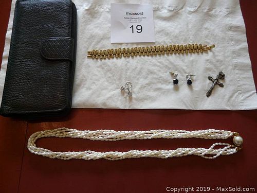 Lot #0019 (1 of 5)