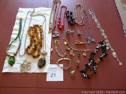 Lot #0021 (1 of 6)