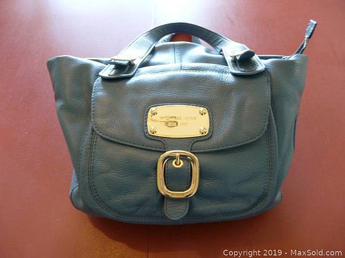 Lot #0025 (1 of 8)