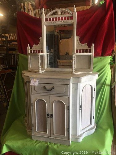 Lot #0124 (1 of 5)