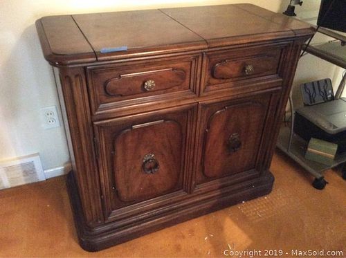 Lot #0286 (1 of 8)