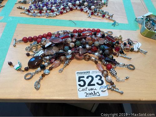 Lot #0523 (1 of 7)
