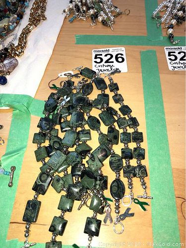 Lot #0526 (1 of 7)