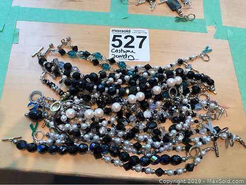 Lot #0527 (1 of 10)
