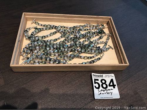 Lot #0584 (1 of 8)