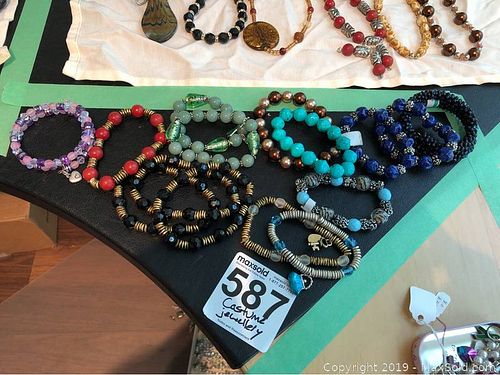 Lot #0587 (1 of 9)