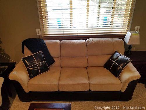 Lot #0556 (1 of 14)