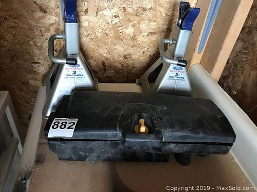 Lot #0882 (1 of 8)