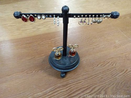 Lot #0018 (1 of 4)