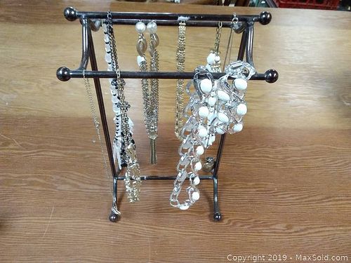 Lot #0030 (1 of 5)
