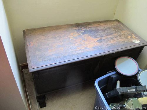 Lot #0075 (1 of 8)
