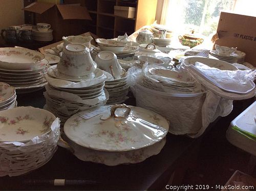 Lot #0134 (1 of 12)