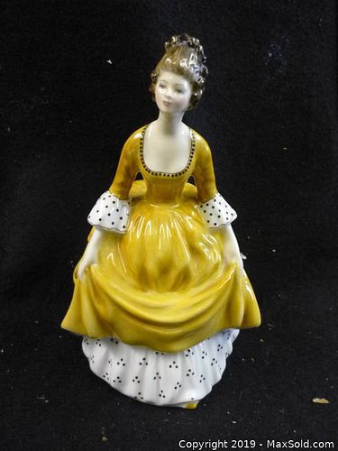 Lot #0132 (1 of 4)