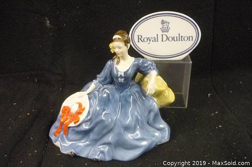Lot #0136 (1 of 5)