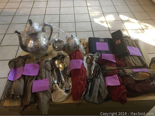 Lot #0526 (1 of 42)