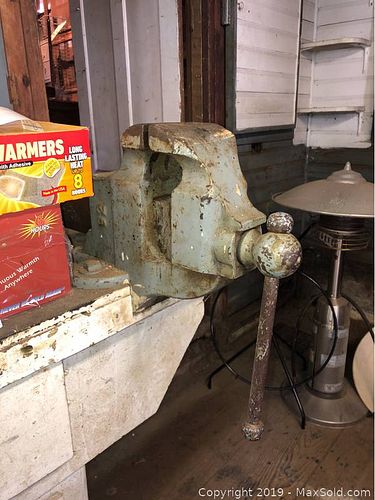 Lot #0595 (1 of 11)