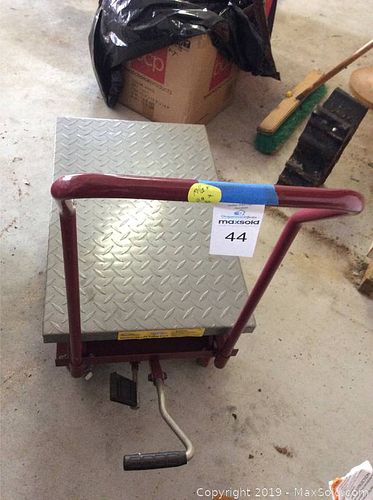 Lot #0044 (1 of 6)