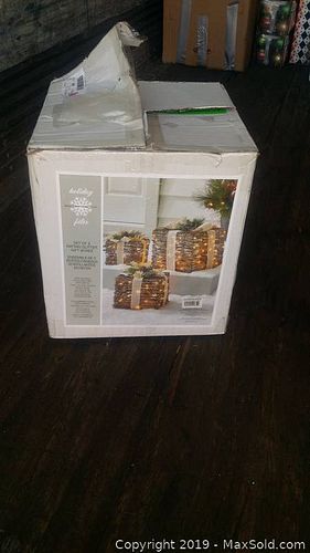 Lot #0016 (1 of 3)