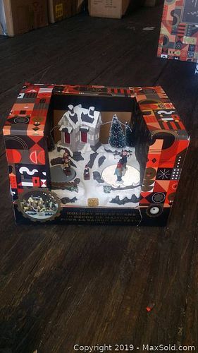 Lot #0037 (1 of 5)