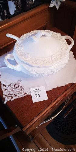 Lot #0021 (1 of 5)