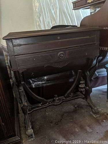 Lot #0761 (1 of 10)