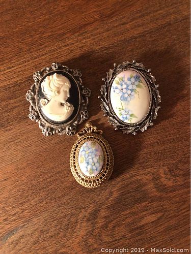 Lot #0205 (1 of 4)