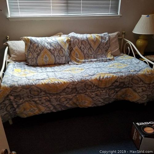 Lot #0696 (1 of 3)