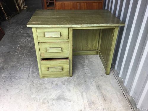 Lot #0024 (1 of 3)