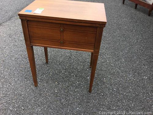 Lot #0033 (1 of 4)