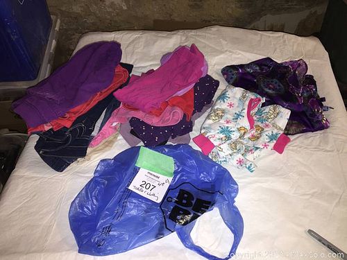 Lot #0207 (1 of 12)