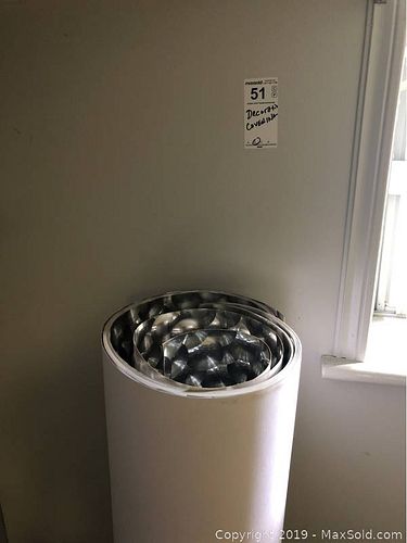 Lot #0051 (1 of 6)