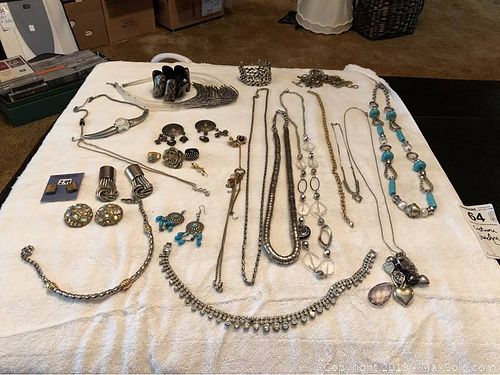 Lot #0064 (1 of 16)