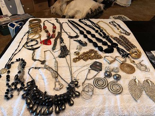Lot #0079 (1 of 17)