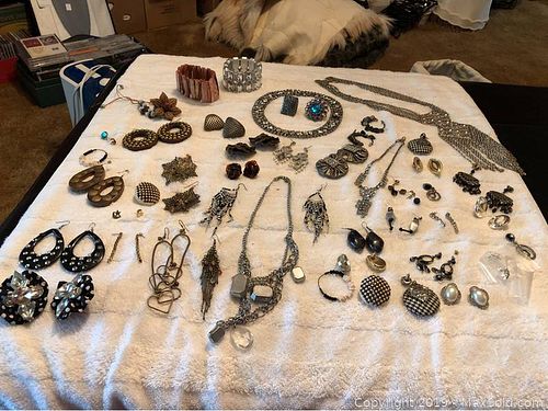 Lot #0080 (1 of 16)