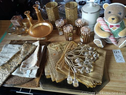 Lot #0121 (1 of 11)