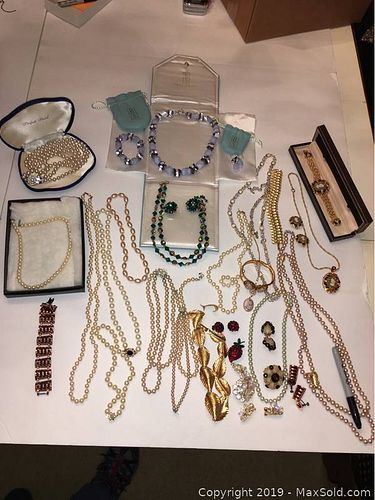 Lot #0446 (1 of 17)