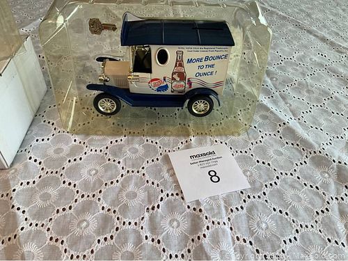 Lot #0008 (1 of 10)