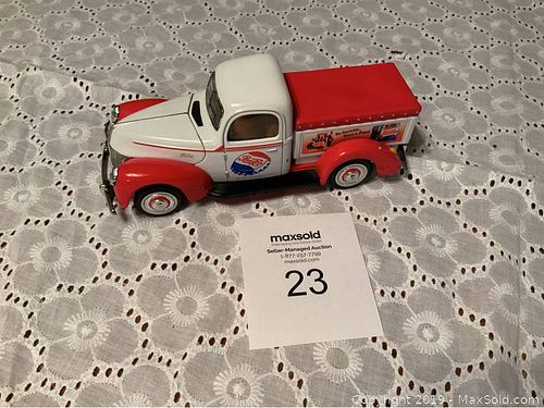 Lot #0023 (1 of 8)