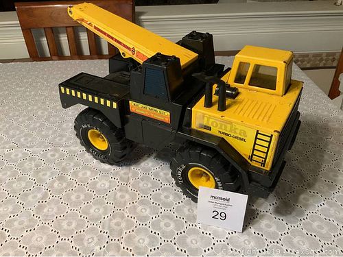 Lot #0029 (1 of 8)