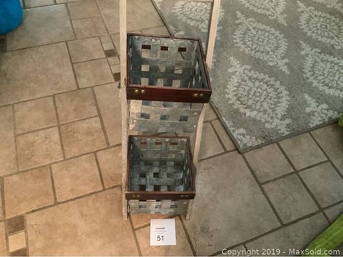 Lot #0051 (1 of 5)