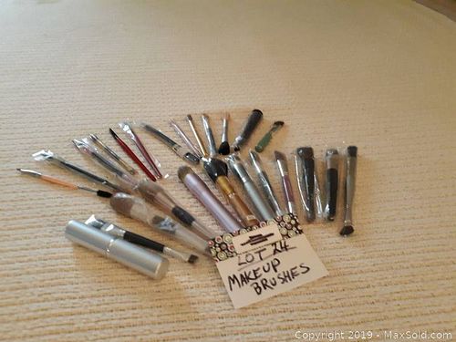 Lot #0024 (1 of 5)