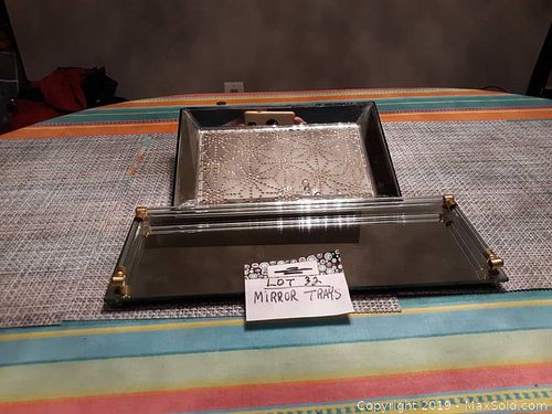 Lot #0032 (1 of 4)