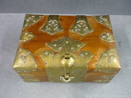 Lot #0093 (1 of 7)