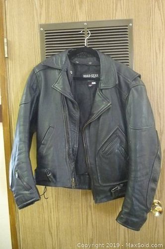 Lot #0139 (1 of 7)