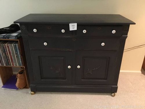 Lot #0037 (1 of 8)