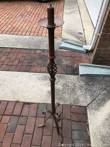 Lot #0004 (1 of 2)