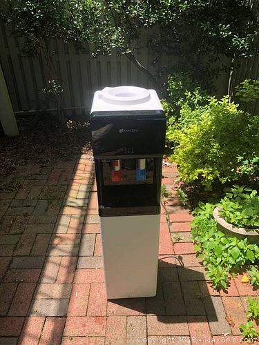 Lot #0009 (1 of 2)