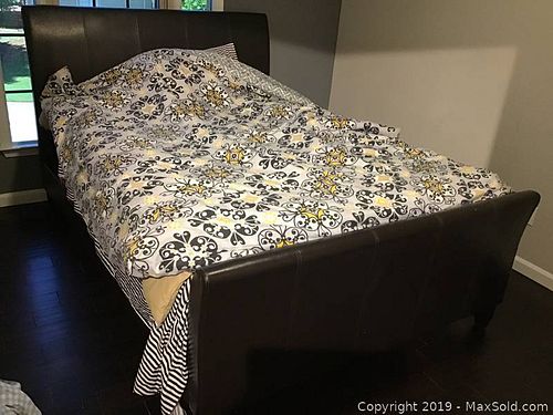 Lot #0133 (1 of 6)